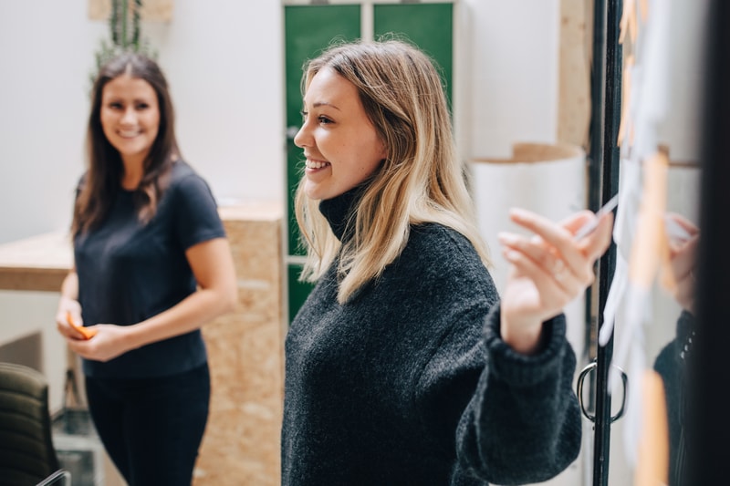 Kona bendir á töflu